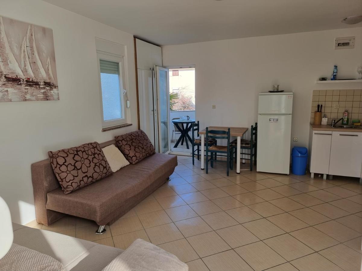 Apartment Aqua Near The City Beach Novalja Exterior photo