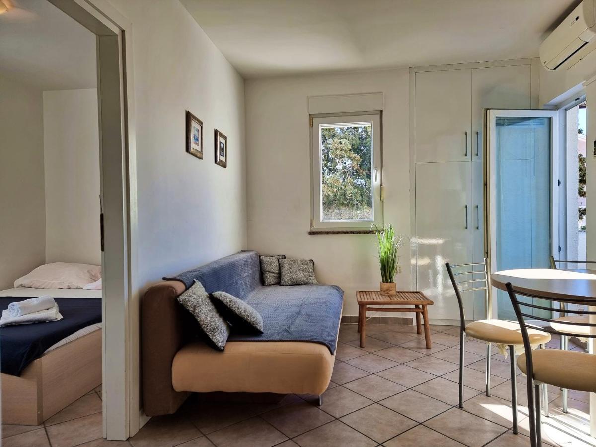 Apartment Aqua Near The City Beach Novalja Exterior photo